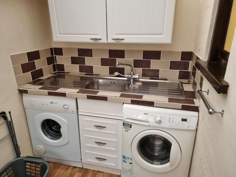 Spacious Detached Home With Beautiful Seaviews, Sleeps 6 Trimingham Екстериор снимка