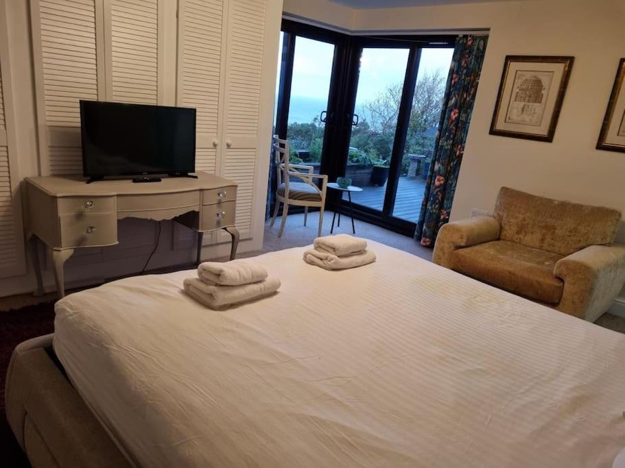 Spacious Detached Home With Beautiful Seaviews, Sleeps 6 Trimingham Екстериор снимка