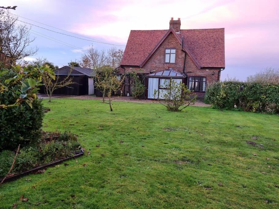 Spacious Detached Home With Beautiful Seaviews, Sleeps 6 Trimingham Екстериор снимка
